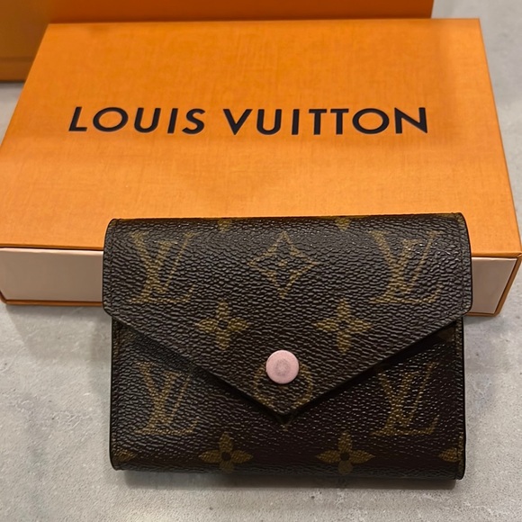 Louis Vuitton wallet - Picture 1 of 5